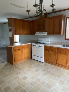 /international/us/136-w-6th-st-coal-valley-il-110108853655/