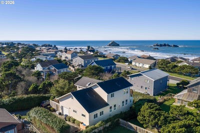 /international/us/1240-newport-ave-sw-bandon-or-110105636791/