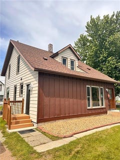 /international/us/720-fir-avenue-bird-island-mn-110108960757/