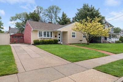/international/us/22-greenway-circle-syosset-ny-110106251314/