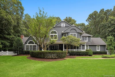 /international/us/4-saddlebrook-lane-manorville-ny-110110343225/