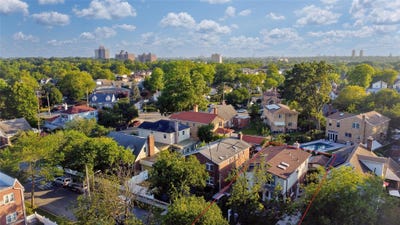 /international/us/53-40-198-street-fresh-meadows-ny-110098624478/