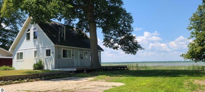 /international/us/1035-cranberry-pike-east-tawas-mi-110109334431/
