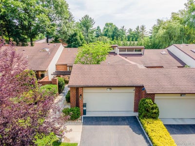 /international/us/215-hornbill-drive-manhasset-ny-110108442488/