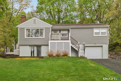 /international/us/9-round-hill-road-trumbull-ct-110107733717/