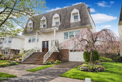 /international/us/131-kelly-boulevard-staten-island-ny-110105975696/
