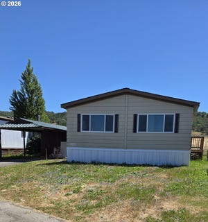 /international/us/127-berry-loop-ln-roseburg-or-110108490900/