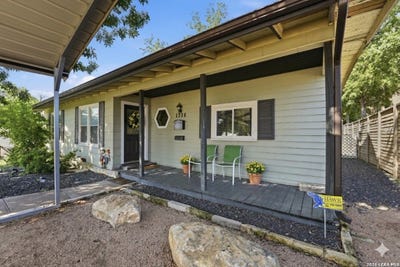 /international/us/1236-s-academy-ave-new-braunfels-tx-110107891971/