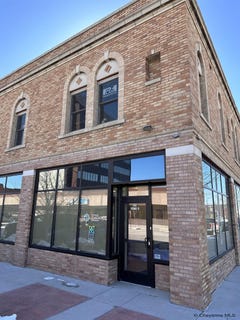 /international/us/325-w-18th-st-cheyenne-wy-110107781451/