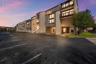 /international/us/1801-e-perry-street-port-clinton-oh-110105732056/
