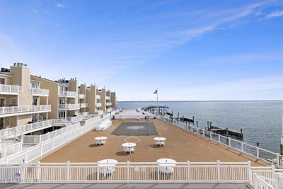 /international/us/401-bayshore-drive-barnegat-nj-110107263819/