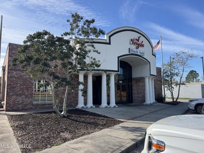 /international/us/529-highway-90-waveland-ms-110104788757/