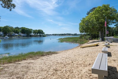 /international/us/33-kingwood-street-wareham-ma-110108692280/