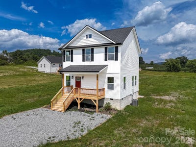 /international/us/696-beehive-road-hendersonville-nc-110109028758/