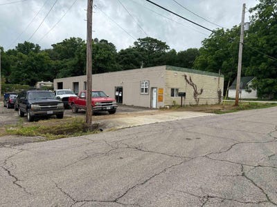/international/us/103-vine-street-thayer-mo-110100948375/