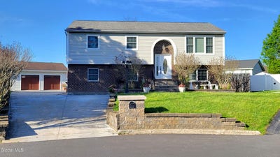 /international/us/7-adare-road-troy-ny-110108170814/