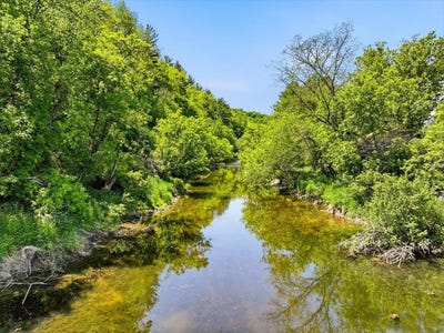 /international/us/wagon-trail-rd-spring-valley-wi-110108470867/