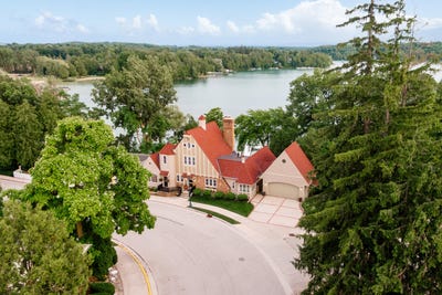 /international/us/281-s-lake-st-elkhart-lake-wi-110098460164/