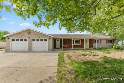 /international/us/1910-waterview-way-crystal-mi-110108223548/