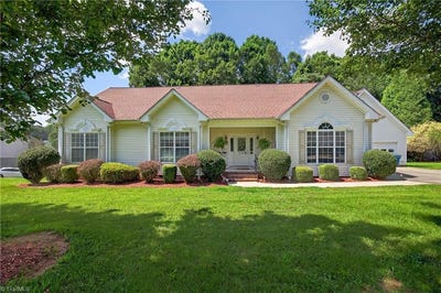 /international/us/3382-rebecca-drive-summerfield-nc-110100471509/
