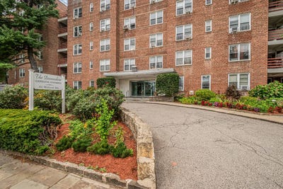 /international/us/1111-midland-avenue-bronxville-ny-110109810682/