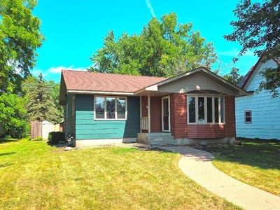 /international/us/645-w-3rd-street-rush-city-mn-110110197560/