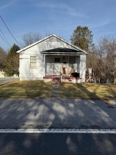 /international/us/399-holt-ln-lewisburg-wv-110104582660/