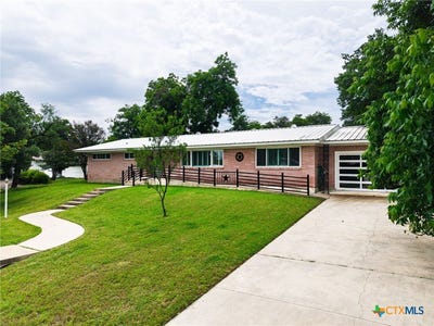 /international/us/708-w-north-ave-lampasas-tx-110108177359/