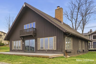 /international/us/6390-lakeshore-drive-saranac-mi-110119795485/