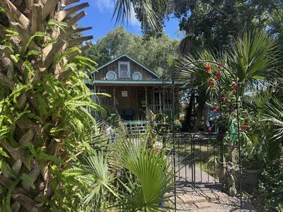 /international/us/143-4th-st-apalachicola-fl-110120093056/