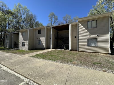 /international/us/204-flowers-street-knightdale-nc-110106468107/