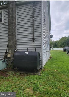 /international/us/27-e-line-street-carneys-point-nj-110099203957/