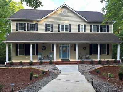 /international/us/504-olde-forest-road-clarksville-va-110108034138/