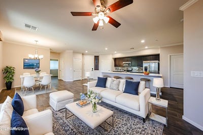 /international/us/900-s-canal-drive-chandler-az-110100779313/