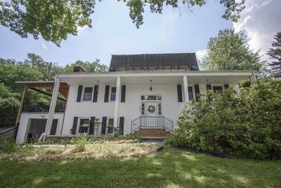 /international/us/423-ridgeview-drive-blacksburg-va-110100518985/