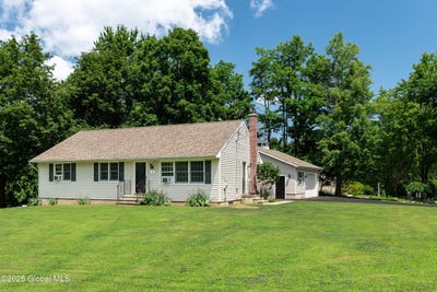 /international/us/24-clover-avenue-east-greenbush-ny-110100471296/