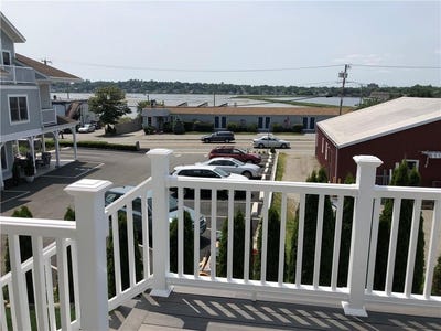 /international/us/8-seascape-avenue-middletown-ri-110107461766/