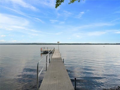 /international/us/24-willowbrook-martin-s-point-drive-auburn-ny-110107255523/