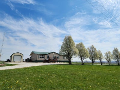 /international/us/21393-415th-street-chariton-ia-110098822301/