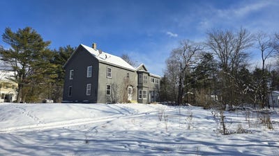 /international/us/182-pleasant-street-richmond-me-110105051426/
