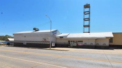 /international/us/100-e-downing-street-tahlequah-ok-110098999168/