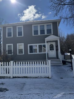 /international/us/89-centre-street-concord-nh-110106759599/