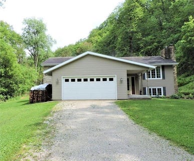 /international/us/104-hidden-valley-drive-lanesboro-mn-110107256228/