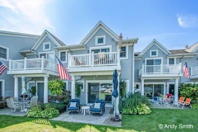 /international/us/965-w-savidge-street-spring-lake-mi-110102971522/