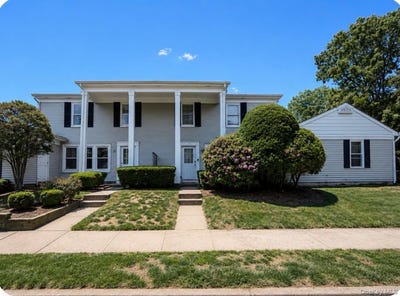 /international/us/4-valley-forge-court-ridge-ny-110108442866/