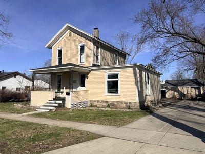 /international/us/711-maple-street-three-rivers-mi-110108715186/