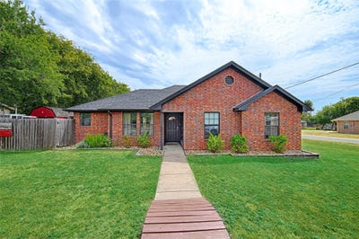 /international/us/1102-14th-street-honey-grove-tx-110119731294/