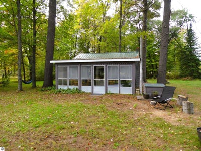 /international/us/5298-mills-drive-prescott-mi-110120452247/