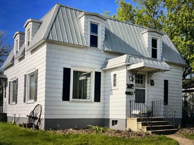 /international/us/1721-hogeboom-eau-claire-wi-110119724450/