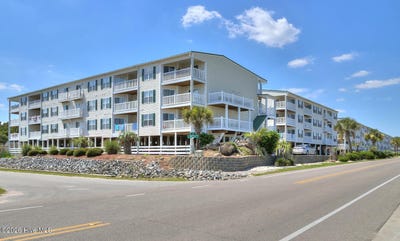 /international/us/105-se-58th-street-oak-island-nc-110107195764/